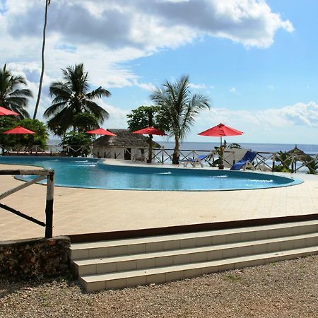 Coconut Tree Village Beach Resort 우로아 외부 사진