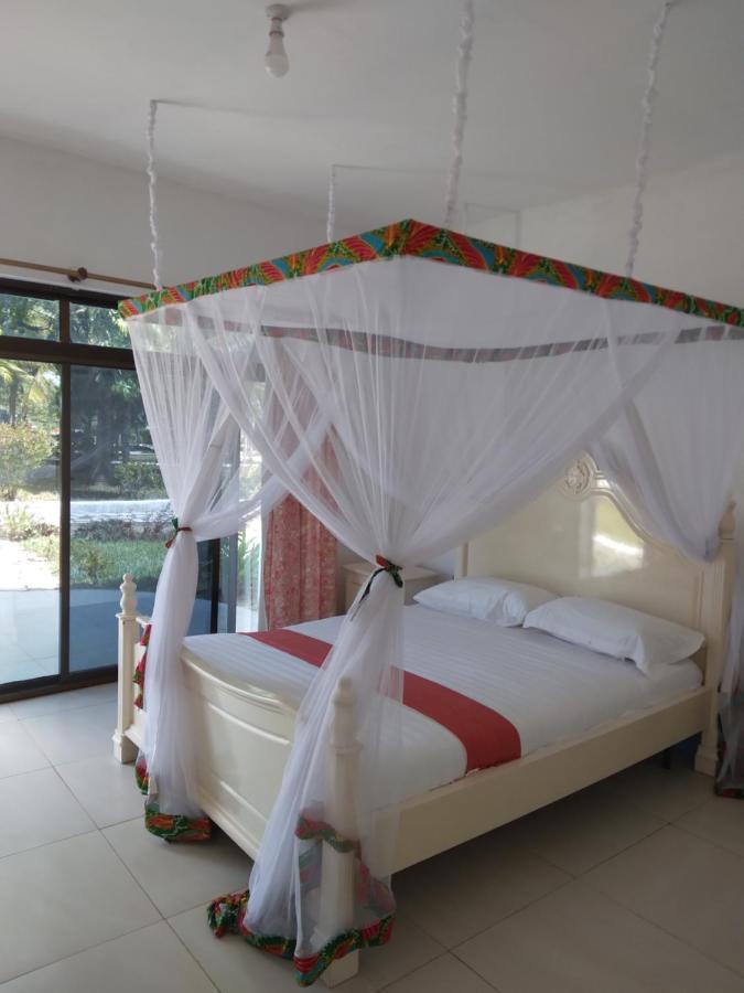 Coconut Tree Village Beach Resort 우로아 외부 사진