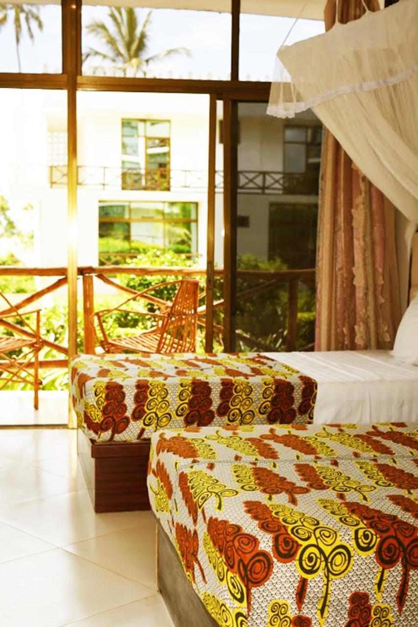Coconut Tree Village Beach Resort 우로아 외부 사진